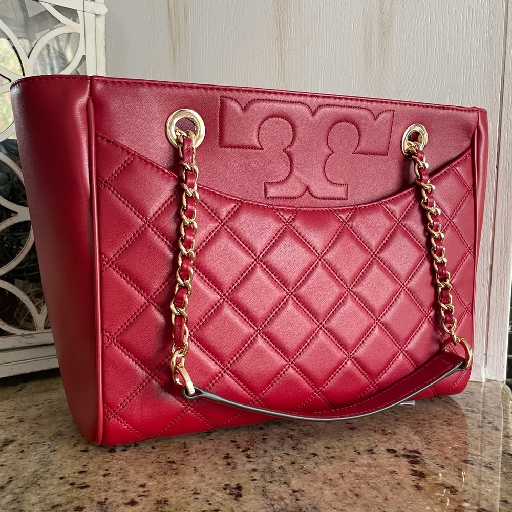 New 🥰 Tory Burch small Savannah flat shoulder bag